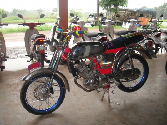 ขาย A 100 สีแดง เครื่องโซ 125 มีเล่มเครื่อง ขาย A 100 สีแดง เครื่องโซ 125 มีเล่มเครื่อง