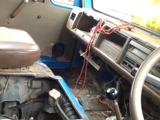 ขายด่วน NISSAN CABSTRA เครื่องcw30 เดิมๆใช้งานใด้ดี หัวกระดกใด้