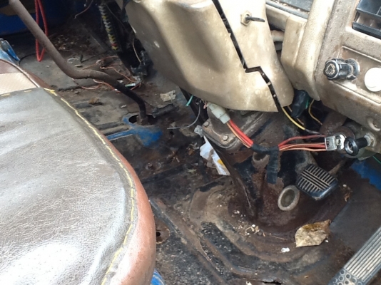 ขายด่วน NISSAN CABSTRA เครื่องcw30 เดิมๆใช้งานใด้ดี หัวกระดกใด้