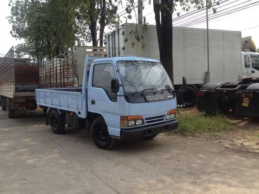 ISUZU NKR 88 hp รถห้างสภาพสวยพร้อมใช้งาน ราคาย่อมเยา