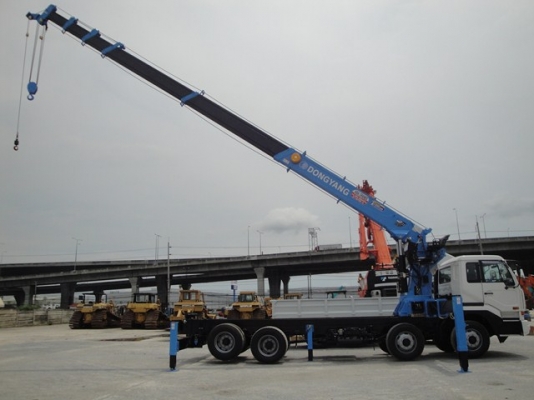 เครนติดหลังรถบรรทุก DONGYANG