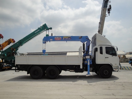 เครนติดหลังรถบรรทุก DONGYANG