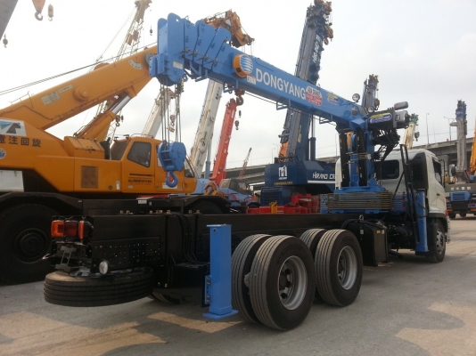 เครนติดหลังรถบรรทุก DONGYANG