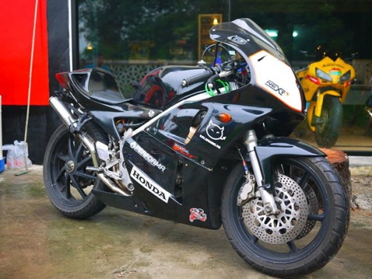 ขาย Nc30 แฟริ่งหน้าแต่ง RVF ท้าย Rc211 พร้อมทะเบียนแท้ เครื่อง RVF Nc35 ราคา 88000