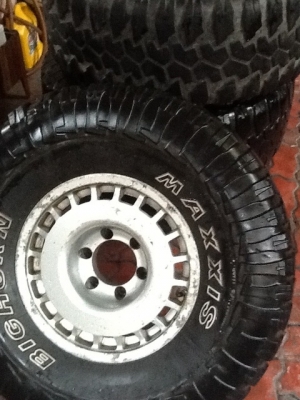 ขายล้อแท้  OZ racing  6 รู  พร้อมยาง  33.......... เชิญครับ