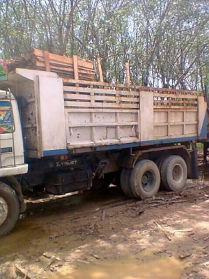 รถมิตซู 10 ล้อดั้ม FN527 - TD เปลื่ยนเครื่อง 220 แรงม้า. สนใจติดต่อ 081- 6079515