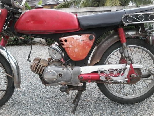 ขายซูซูกิ A80 ทะเบียนพร้อมโอนรถเดิมๆเครื่องดี ภาษีขาดปี 42 แนวคลาสสิค ขาย 8500 บาท