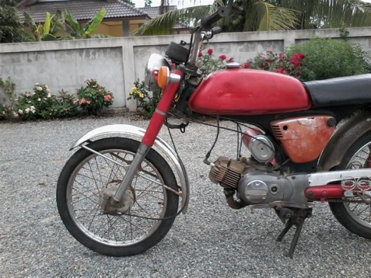 ขายซูซูกิ A80 ทะเบียนพร้อมโอนรถเดิมๆเครื่องดี ภาษีขาดปี 42 แนวคลาสสิค ขาย 8500 บาท