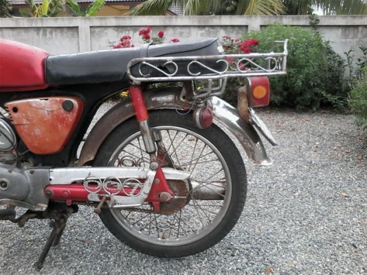 ขายซูซูกิ A80 ทะเบียนพร้อมโอนรถเดิมๆเครื่องดี ภาษีขาดปี 42 แนวคลาสสิค ขาย 8500 บาท