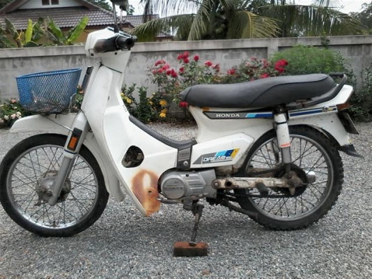 ขายดรีมคุรุสภาเล่มทะเบียน(ไม่ได้ตามชุดโอน)ภาษีขาดปี 38 เครื่องดีอะไหร่เดิมมีบังโซ่เดิมแต่ไม่ได้ใส่ ขาย 11000 บาท ขายดรีมคุรุสภาเล่มทะเบียน(ไม่ได้ตามชุดโอน)ภาษีขาดปี 38 เครื่องดีอะไหร่เดิมมีบังโซ่เดิมแต่ไม่ได้ใส่ ขาย 11000 บาท