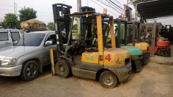 รถยก TCMfd25z5 น้ำหนักยก 2.5 ตัน เสาสูง 4 เมตร เครื่องดีเซล เกียร์ออโต้