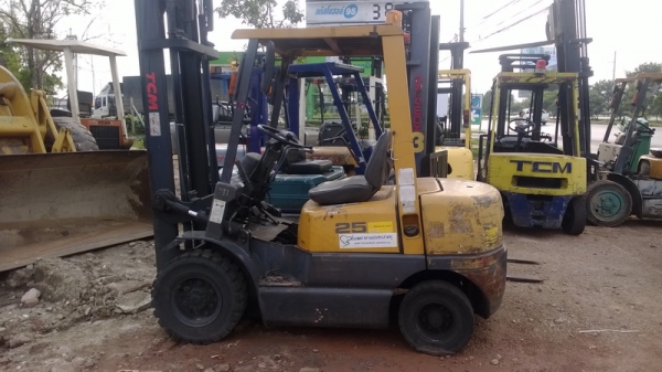 รถยก TCMfd25z5 น้ำหนักยก 2.5 ตัน เสาสูง 4 เมตร เครื่องดีเซล เกียร์ออโต้