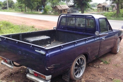 ขายดัสสันช้างเหยียบเครื่องอีซุซุ 2000 ดีเซล รถคลาสสิคสวย โทร 088-4501277