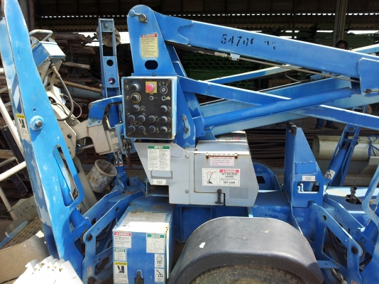 ขายรถกระเช้า "GENIE" เก่าเก็บ สภาพ 90\% (มี 6 ล้อ / Backhole มาแลกกันก็ได้)