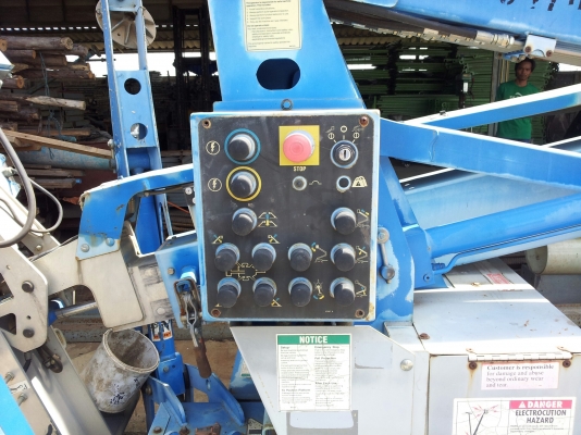 ขายรถกระเช้า "GENIE" เก่าเก็บ สภาพ 90\% (มี 6 ล้อ / Backhole มาแลกกันก็ได้)