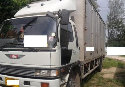 ขายหกล้อ FF3H 195 แรง ปี40 ตู้สิบบานยาว 7.2 m สวยพร้อมใช้ โทร 088-4501277