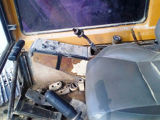 รถแคโฮ CAT E200B มีลายหัวเจาะ