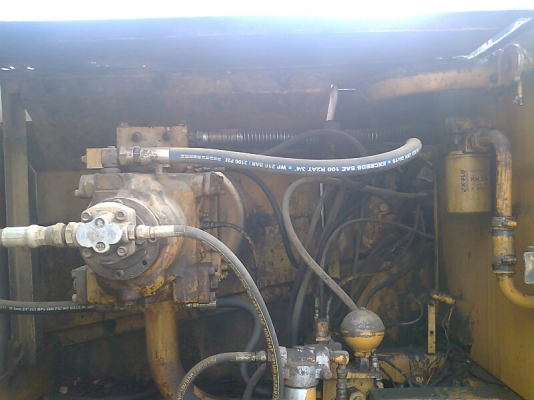 รถแคโฮ CAT E200B มีลายหัวเจาะ