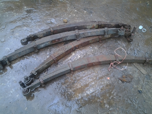 ขายแหนบรถจิ๊ป  พร้อมหูแหนบสวยๆ 1ชุดหน้า + หลัง 5000