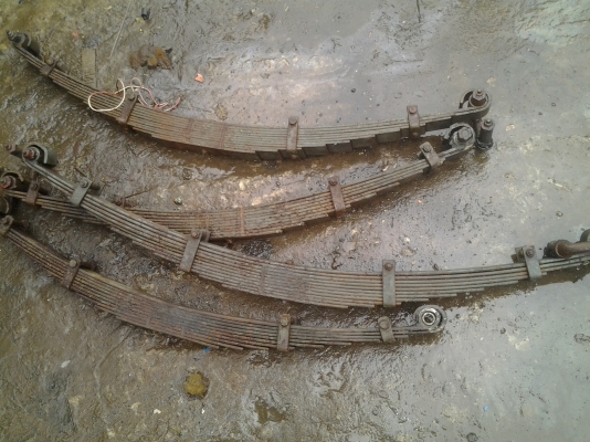 ขายแหนบรถจิ๊ป  พร้อมหูแหนบสวยๆ 1ชุดหน้า + หลัง 5000