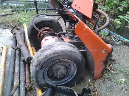 ขายหน้าตัดโฟคลิ๊ฟ  TCM   2.5 ตัน  มีคานหน้า + ล้อ + ปั๊ม + คอลโทล + กระบอกคันเสา 1 คู่ + พวงมาลัย ,ทั้งชุด + สายไฮโดลิค  นำ้หนักตันกว่าขาย  16000  บาท