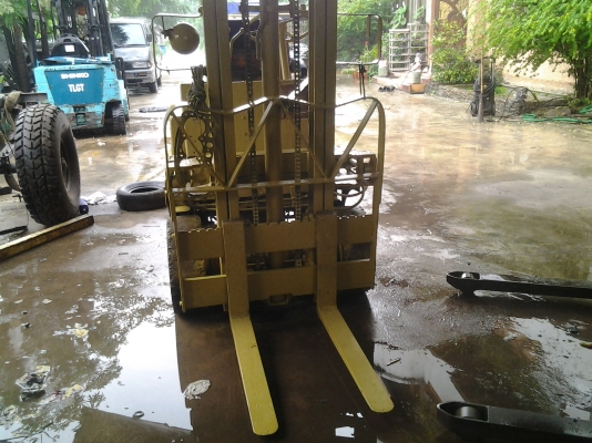 ขายรถโฟคลิ๊ฟ 1.5 ตัน  โกมัสสุ - เครื่องยนต์ดีเซล3สูบ   อีซูสุ แต่ประกอบไม่เสร็จช่างทิ้งงาน  ขาย  โล ละ  13 บาท  หรือ ขายยกชุด 35000 บาท