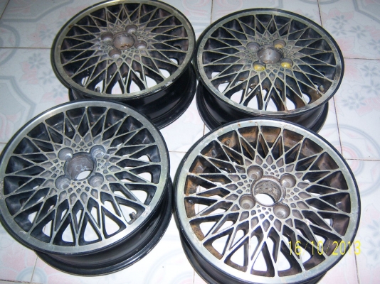 แม็กขอบ 15 x 6  เอาไปแต่งกันคับ ถูกๆ  4 วง  เอาไปแต่งเพิ่ม 4รู114