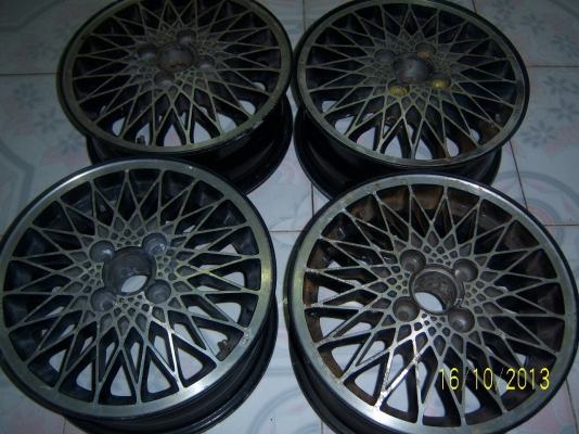แม็กขอบ 15 x 6  เอาไปแต่งกันคับ ถูกๆ  4 วง  เอาไปแต่งเพิ่ม 4รู114