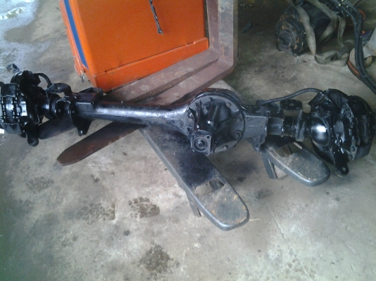 ขายคานหน้ารถแลนด์โลเวอร์พร้อมดิสใหญ่ๆ1 เส้น 9500