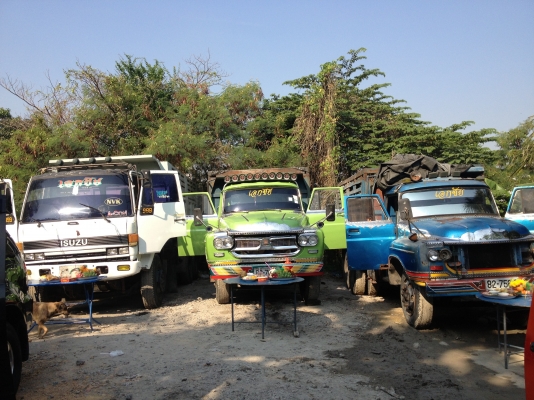 บริการรับ ขนขยะ ของเสีย. ออกจากโรงงาน. รับส่ง หิน ดิน ทราย ลูกรัง .......