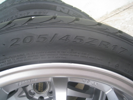 ขายล้อแม็ก CE28N 17"x7" 4/100 et40 +ยาง ปี12  (081-3747940)