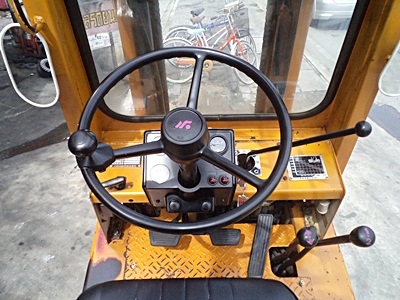 ขายรถยกนิสสัน 1.5 ตัน  เครื่องเบนซิน กระบอกคู่  เสาสูง 3 เมตร  ยางตัน 4 ล้อ พวงมาลัยเพาเว่อร์  สีเดิมจากนอก นำเข้าจากญี่ปุ่น ใช้งานได้ทันที