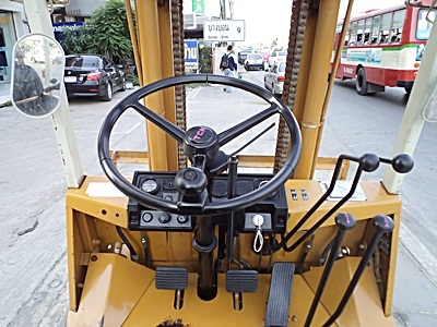 ขายรถยกTCM 1.5 ตัน รุ่น15 (รถสวย)  เครื่องเบนซิน กระบอกคุ่ เสาสูง 3 เมตร  พวงมาลัยเพาเว่อร์  สีเดิมจากนอก นำเข้าจากญี่ปุ่น ใช้งานได้ทันที