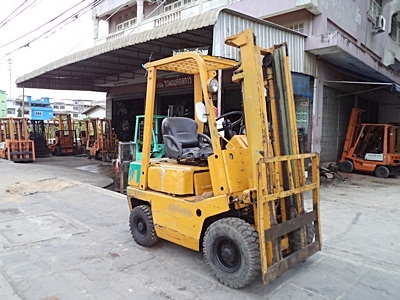 ขายรถยกนิสสัน 1.5 ตัน  เครื่องดีเซล เกี่ยร์ออโต้ กระบอกคู่ เสาสูง 3 เมตร  พวงมาลัยเพาเว่อร์  สีเดิมจากนอก นำเข้าจากญี่ปุ่น ใช้งานได้ทันที