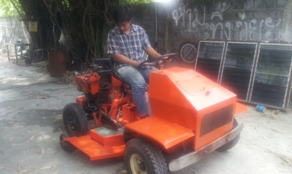 รถตัดหญ้านั่งขับมือสองจากญี่ปุ่น สภาพสวย  tel  0812746170