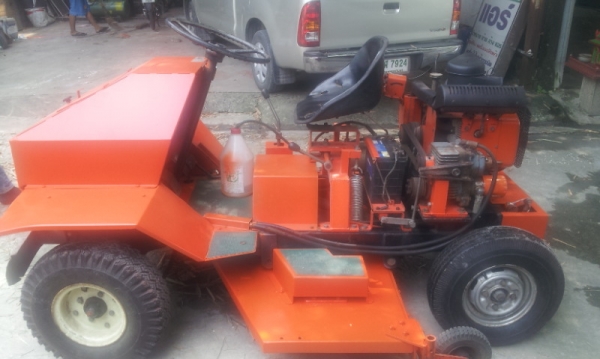 รถตัดหญ้านั่งขับมือสองจากญี่ปุ่น สภาพสวย  tel  0812746170