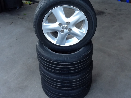 ขายแม็กเดิม15" toyota 4รู100 พร้อมยาง195/55/15 ปี10