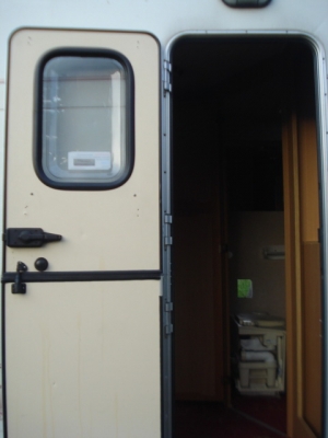 รถบ้านไฮโซ ใช้ลากไปไหนก้อได้น้ำหนักเบา