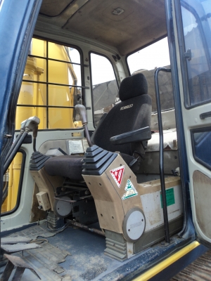 ขายด่วน KOBELCO SK120 มาร์คทรี  เก่าญี่ปุ่นสภาพสวย  เครื่องปั้มดี  ยังไม่เคยใช้งานในไทย