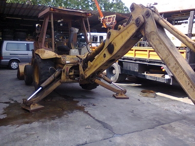 ขายครับ รถตักหน้าขุดหลัง  CASE 580K รุ่นใหม่สภาพใช้งาน