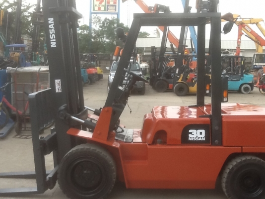 รถยกนิสสัน 3 ตัน เสาสูง 4 เมตร เกียร์ออโต้ เครื่องดีเซล สภาพสมบูรณ์พร้อมใช้งานได้เลย เครื่องดี เกียร์ดี ระบบดี