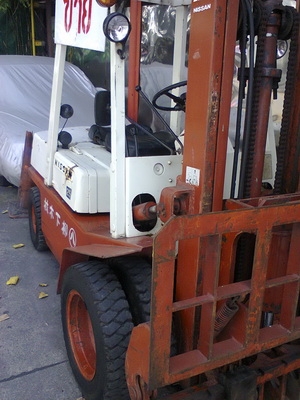 ขายถูก รถโฟร์คลิฟท์ nissan 2.5 ตัน งามกระดก เครื่องเบนซิน ขายถูก ต้องการซื้อไปใช้งานจิงต่อรองราคาได้อีก