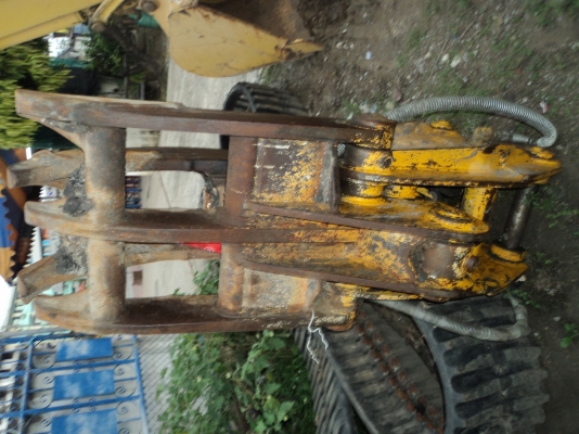 ขายปากคีบไม้-เหล็ก เก่าญี่ปุ่น ใส่ รถขุด SK120  มาจ้า