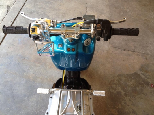 ขออภัยครับ ขาย/แลก zoomer แต่ง สุดๆล้อโตๆๆแรงๆๆแลก รถ ปืน เงิน