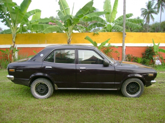 MAZDA 808 4 ประตูสภาพสวย แต่งครบ