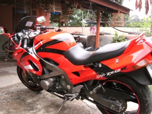 ขายคาวา zzr400 75000 สภาพพร้อมใช้ทะเบียนแท้โอนขนส่งเลขสวย