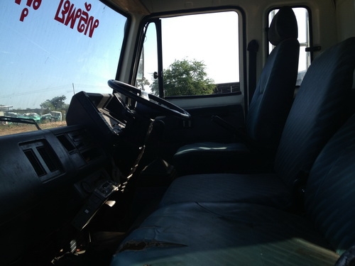 ขายด่วนรถ 6 ล้อ ISUZU ROCKY เครื่อง 6HE1 195 แรงม้ากระบะคารืโก้คอกสูงตามสภาพ กระบะยาว 7.70 เมตร สูง 2.0 เมตร เล่มพร้อมทะเบียนพร้อม รถวิ่งใช้งานอยู่เพิ่งจอดครับ