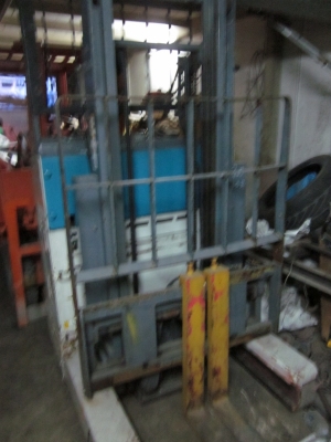 ขายถูก-รถ FORKLIF TOYOTA แบตเตอรี่: 1 ตัน เสาสูง 3 เมตร