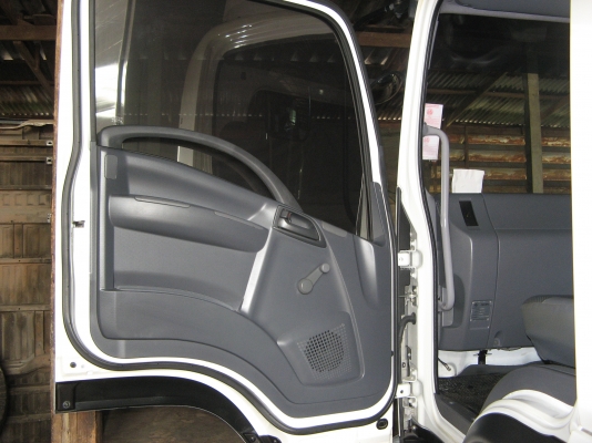 ขาย 6 ล้อ อีซูซุ FRR 190 แรง ตู้ 3 บาน ยาว 5 ม.ปี 2010 พร้อมใช้งาน สภาพกว่า 90 \% สวยกิ๊ป ๆ วิงแค่ 2x,xxx สนใจชมรถก่อนได้ครับ