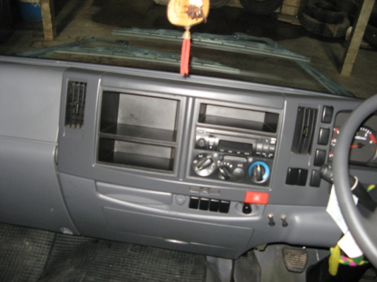 ขาย 6 ล้อ อีซูซุ FRR 190 แรง ตู้ 3 บาน ยาว 5 ม.ปี 2010 พร้อมใช้งาน สภาพกว่า 90 \% สวยกิ๊ป ๆ วิงแค่ 2x,xxx สนใจชมรถก่อนได้ครับ